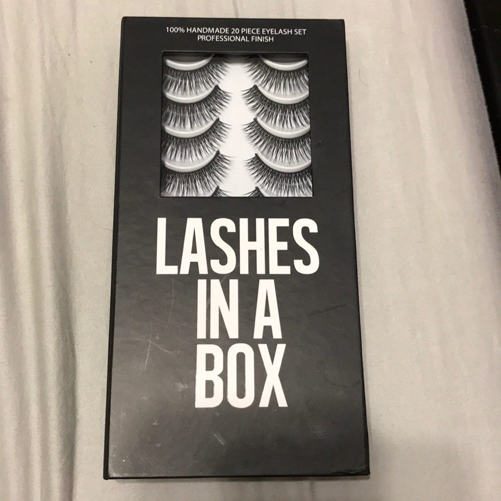 Lashes in a box style #16